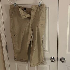 Lee Women's Tan Cargo Capris Pants